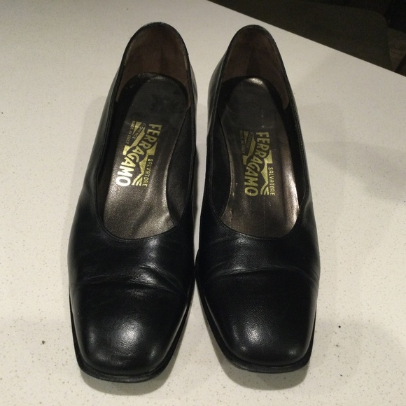 Salvatore Ferragamo Pumps - Picture 1 of 9